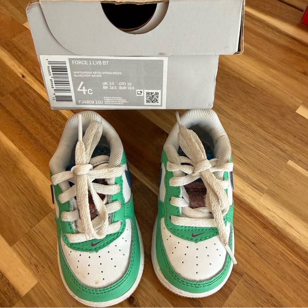 Nike Kids Force 1 LV8 BT Sneakers in Spring Green and White Size 4C